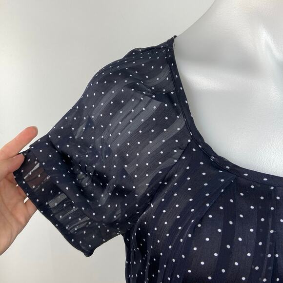 Roz & Ali Women's Blue Polka Dot Short Sleeve Scoop Neck Pleated Blouse Top Sz M - Picture 3 of 5